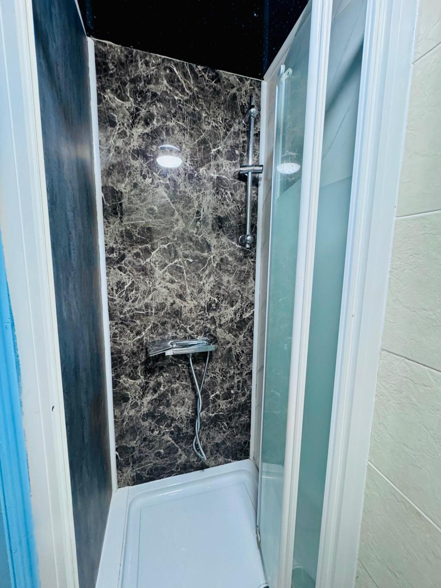 بولتون Unique Private Rooms المظهر الخارجي الصورة